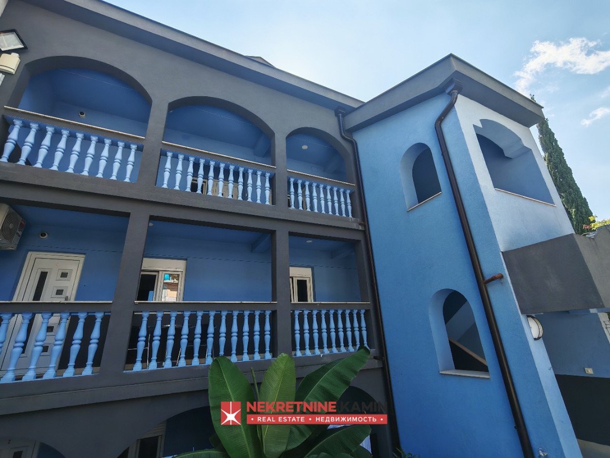 Apartment type house in Budva, Podkošljun
